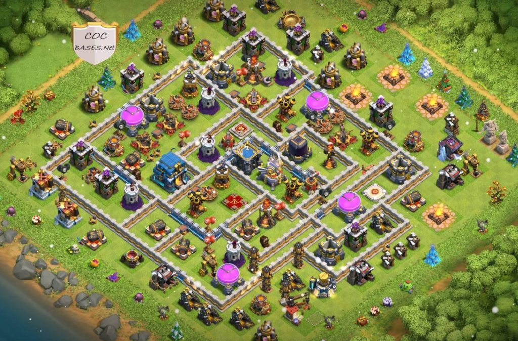 th12 base clan castle center